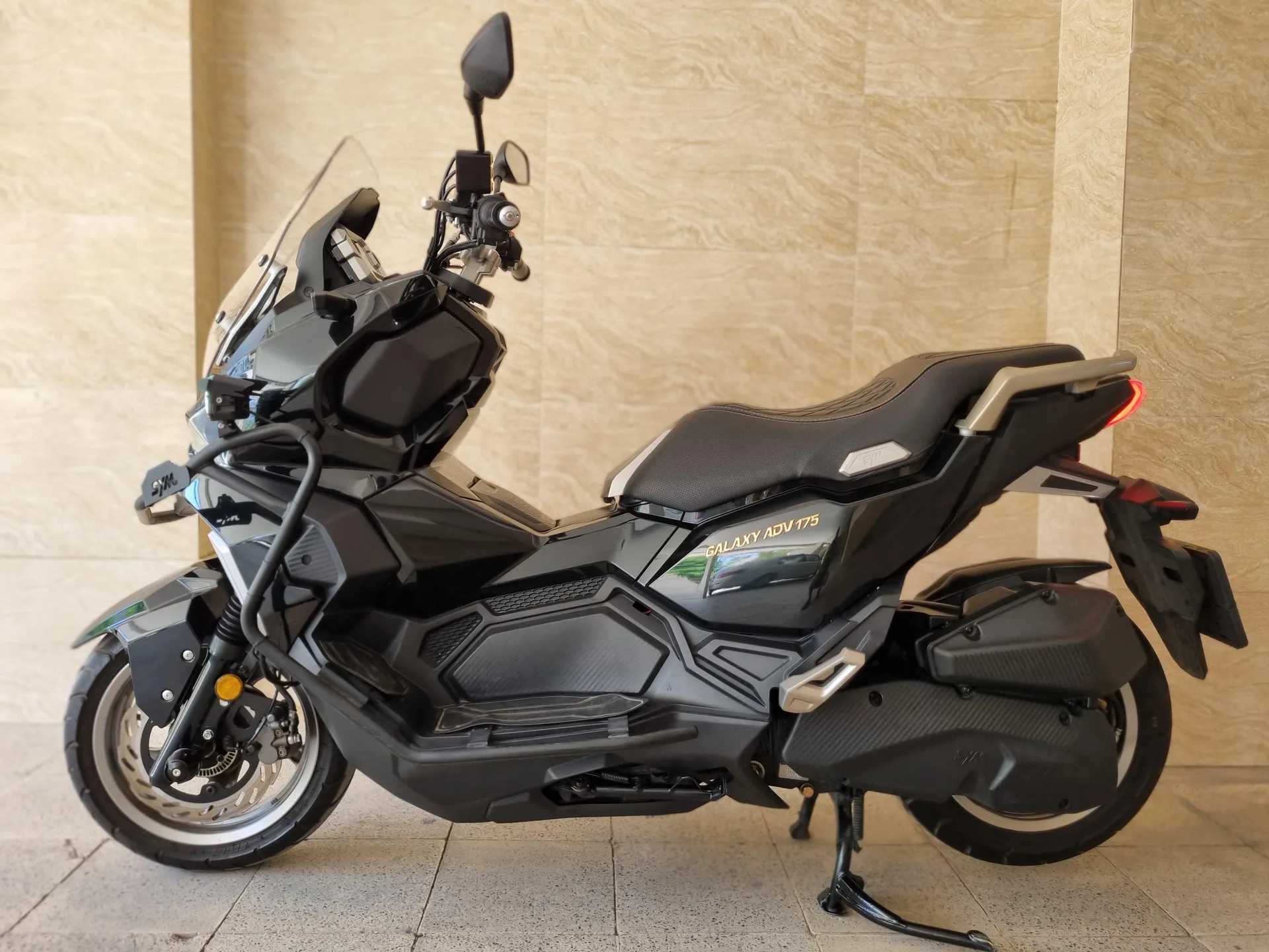 اس وای ام ADV 175