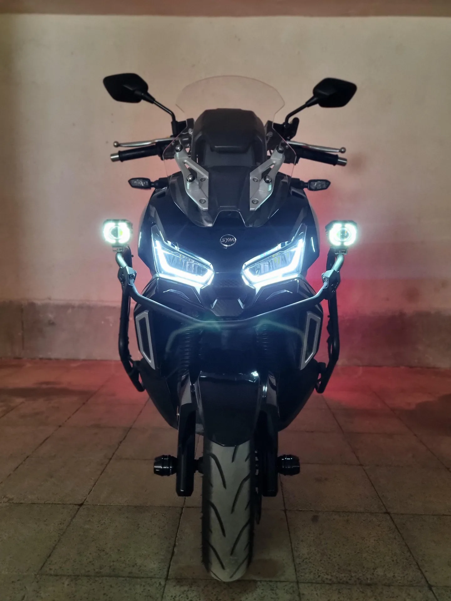 اس وای ام  ADV 175 2