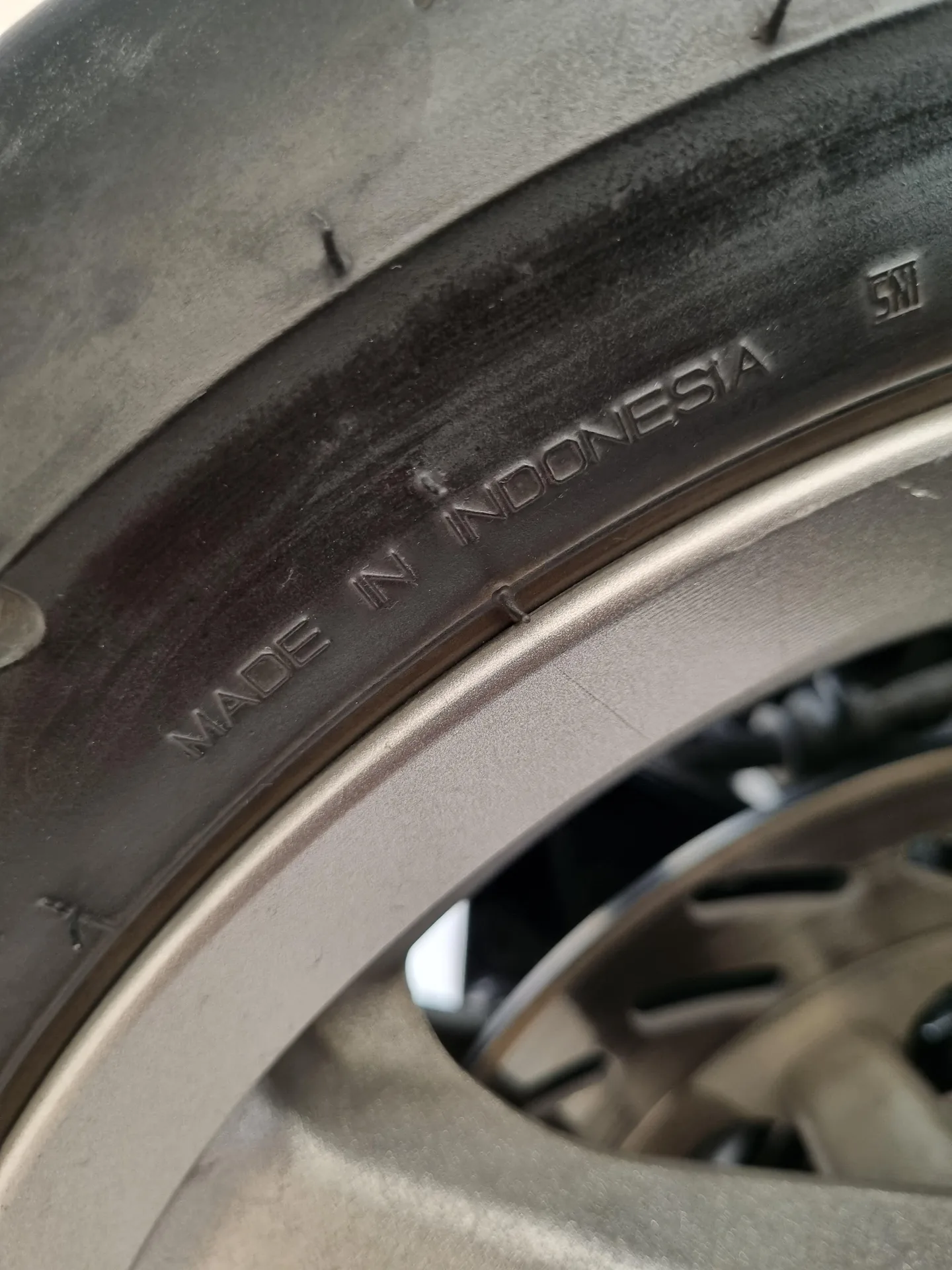 اس وای ام  ADV 175 4