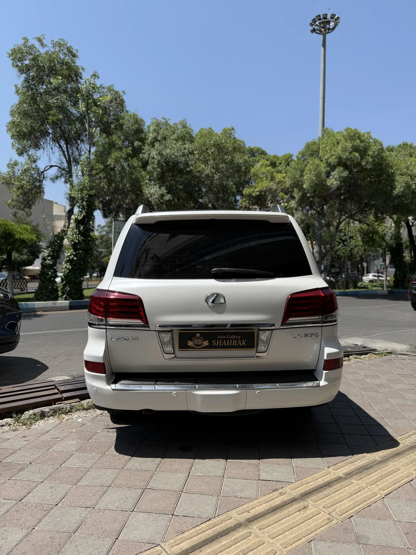 لکسوس  LX 4