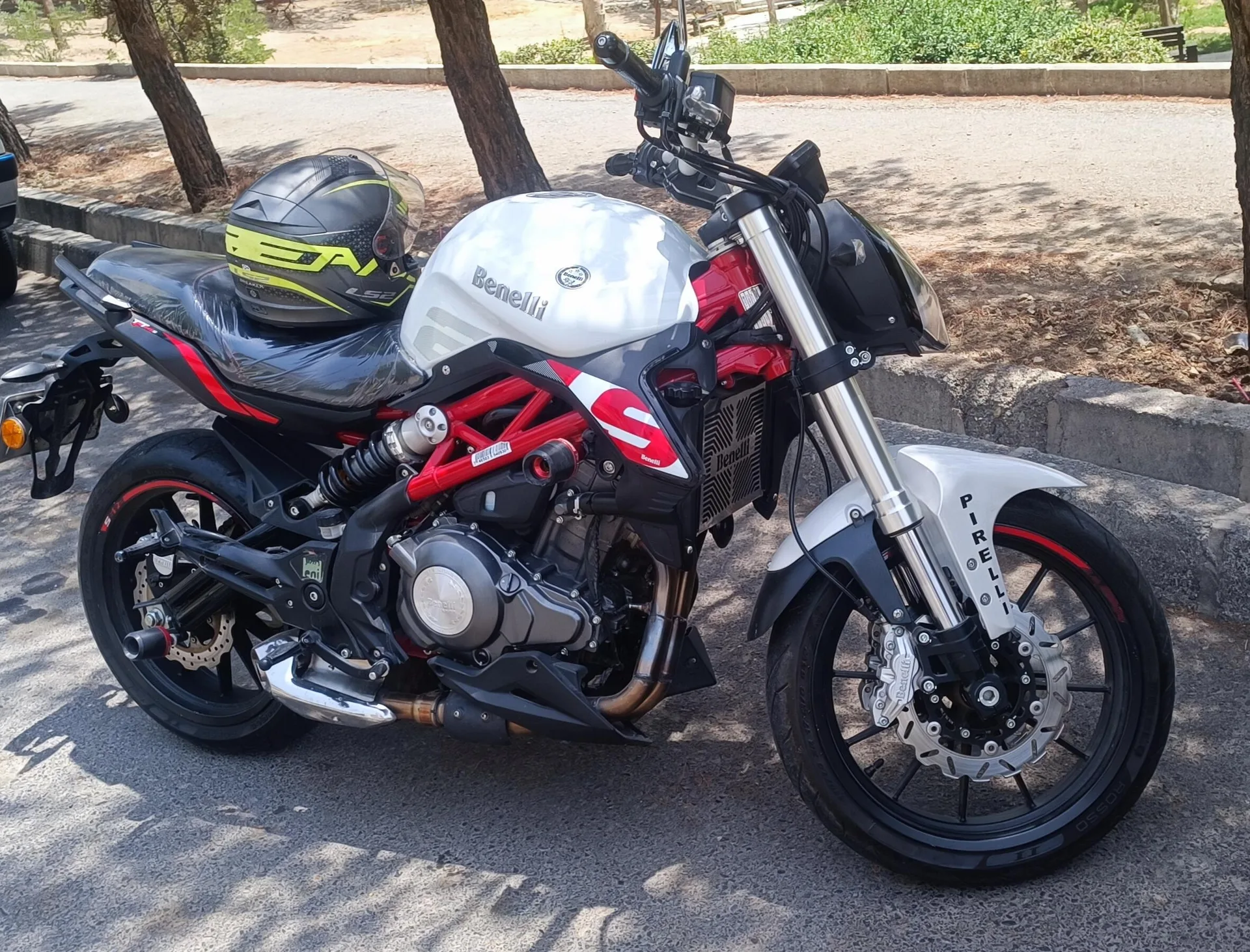 بنلی TNT 300