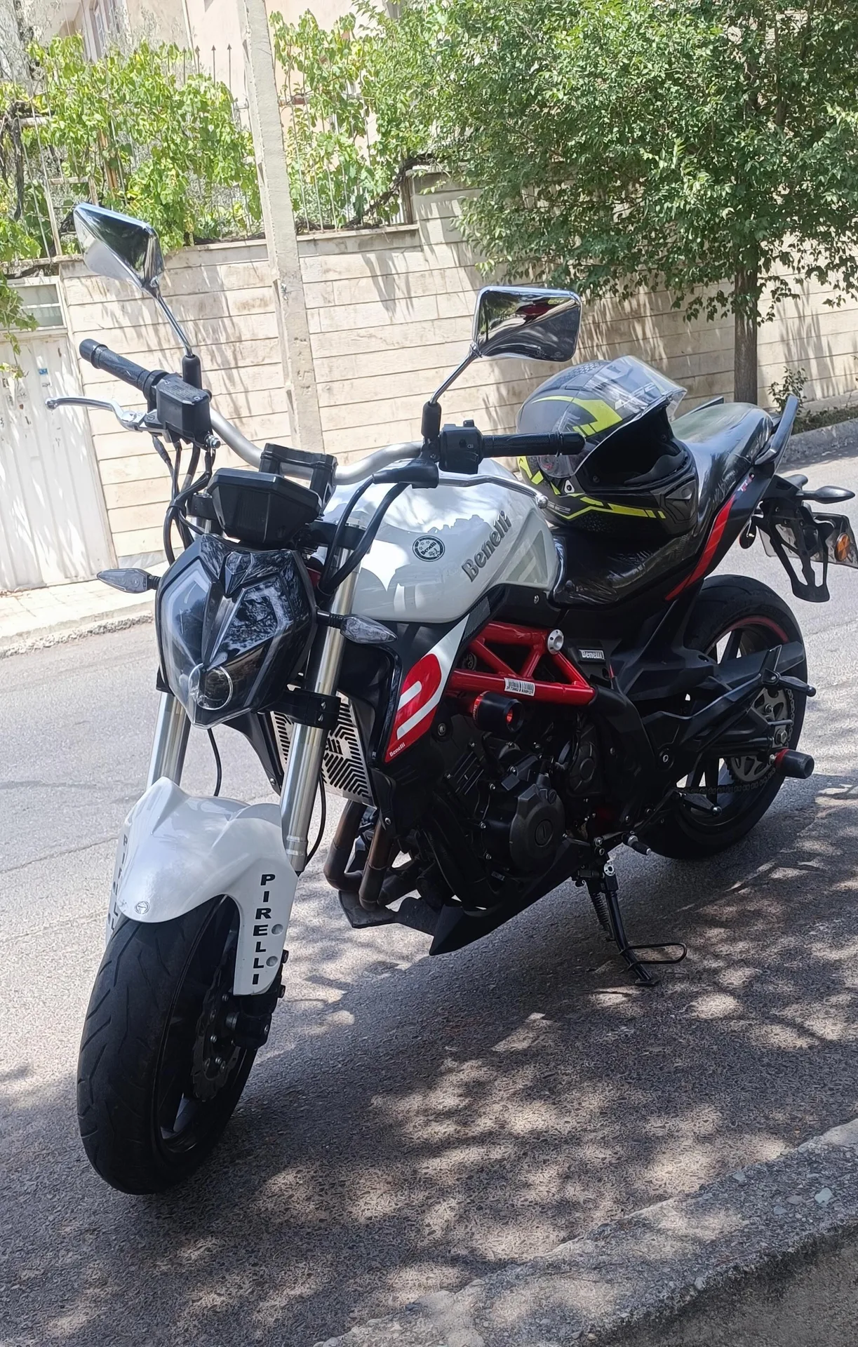 بنلی  TNT 300 2