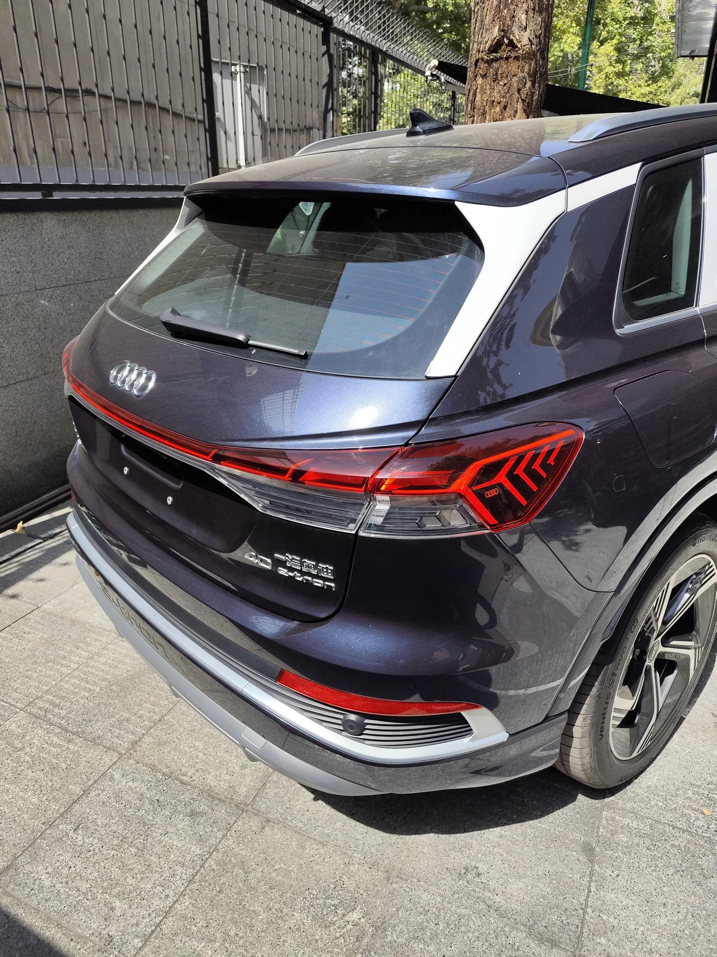 آئودی  Q4 e-tron 5