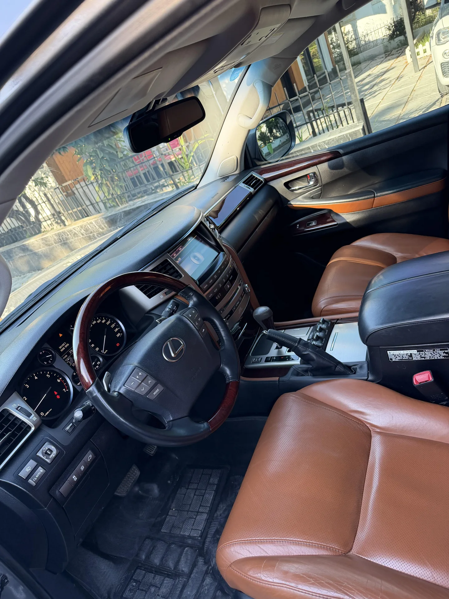 لکسوس  LX 3
