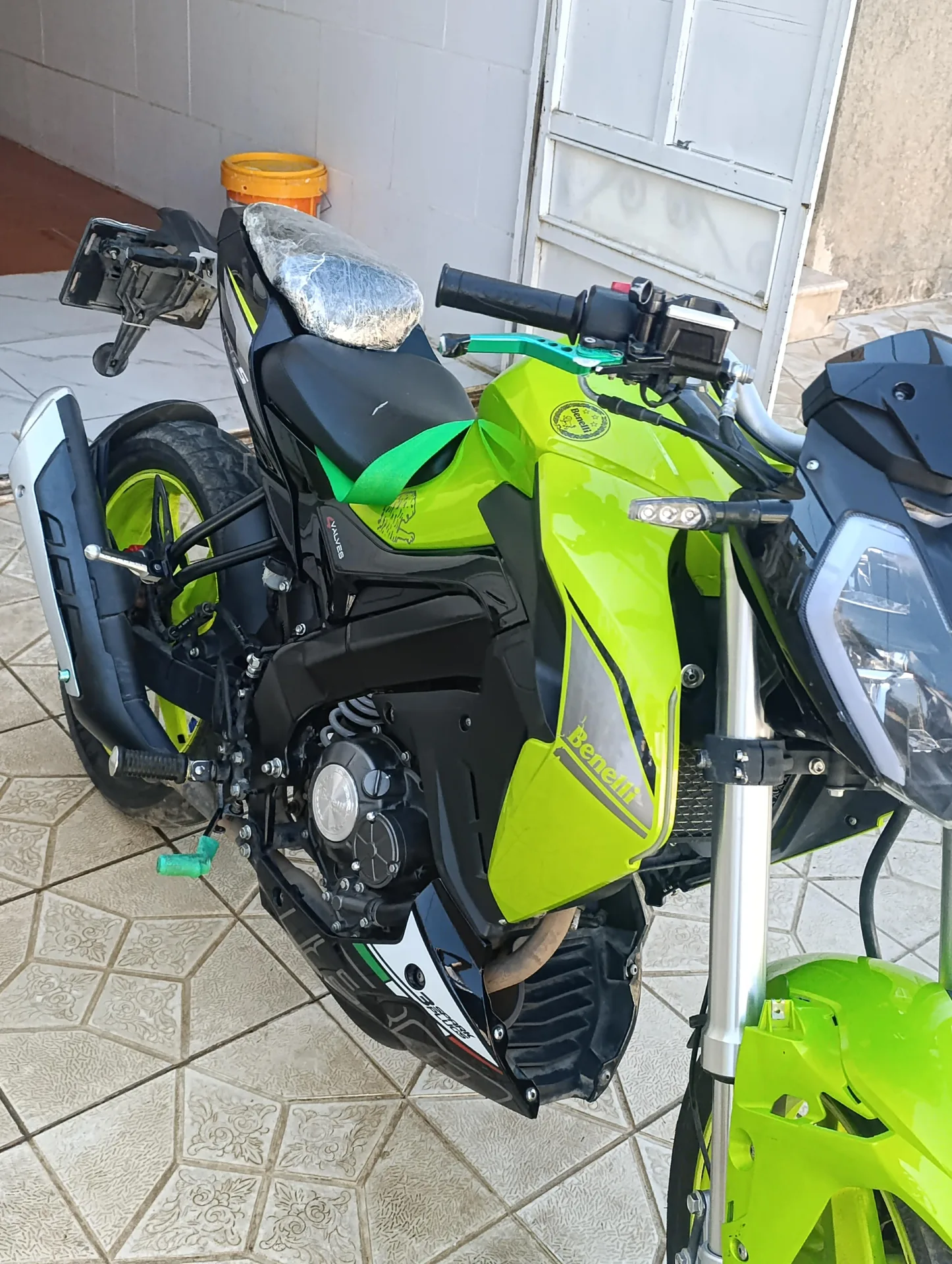 بنلی TNT 180S