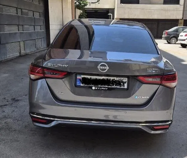 نیسان  سیلفی e-POWER 4