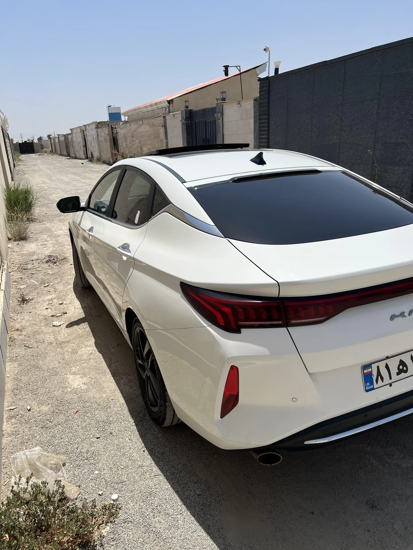 کی ام سی J7