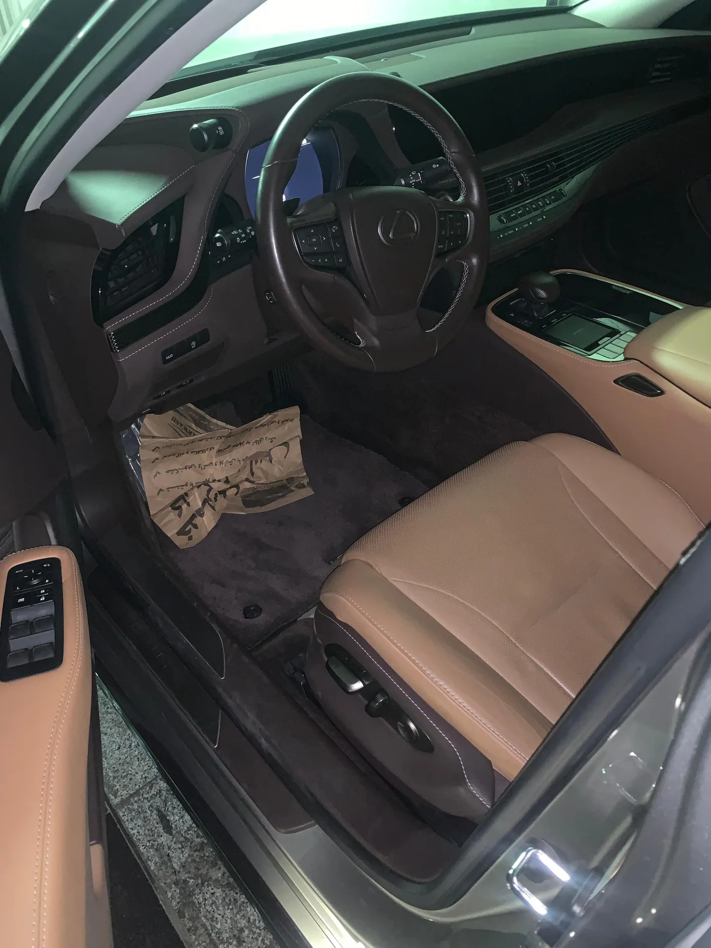 لکسوس  LS 8