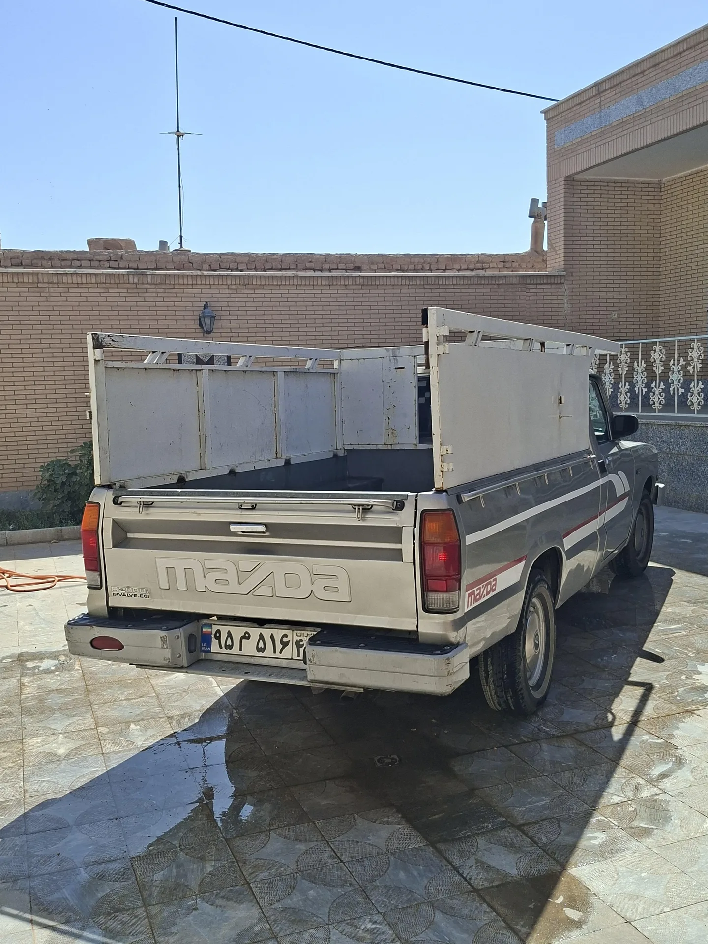 مزدا  وانت تک‌کابين 4