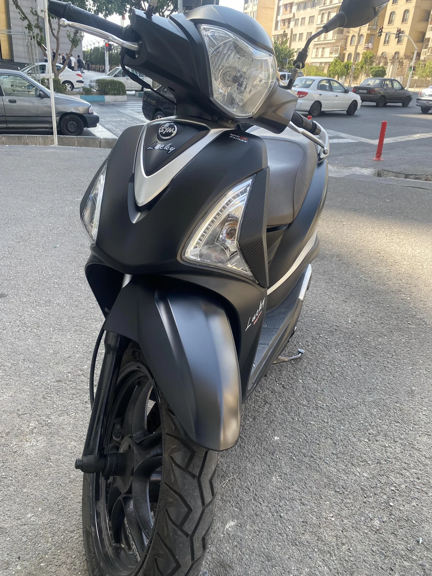 اس وای ام لاکی 180