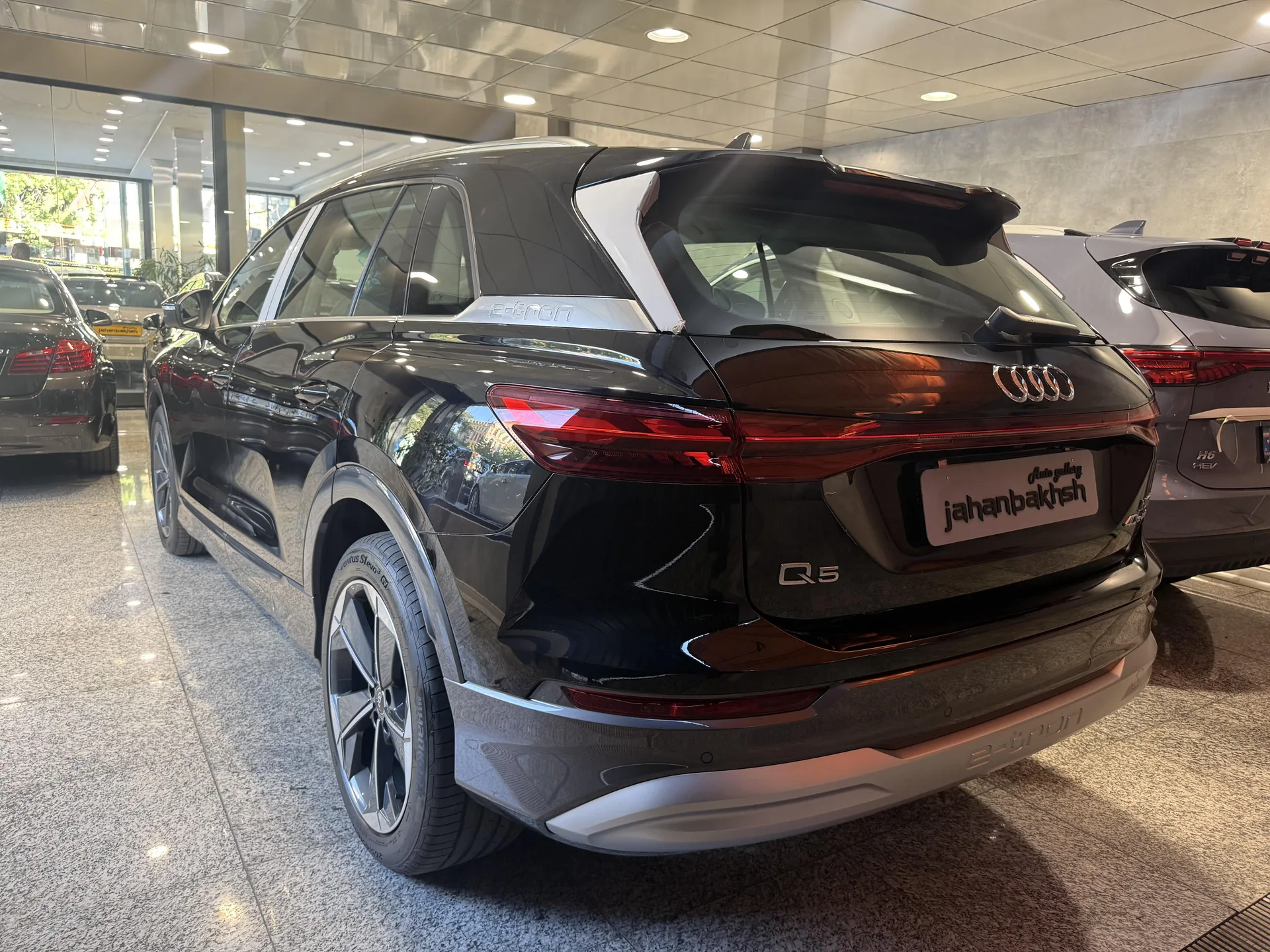 آئودی  Q5 e-tron 4
