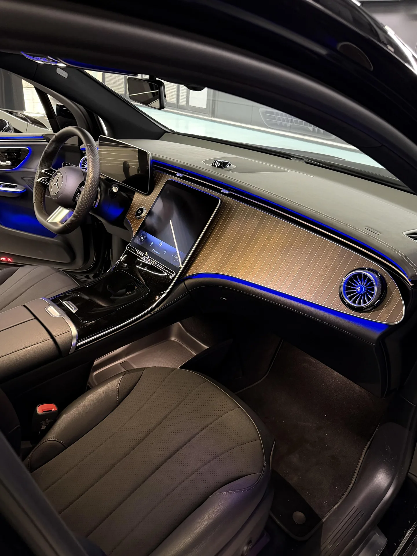 بنز  EQE SUV 3
