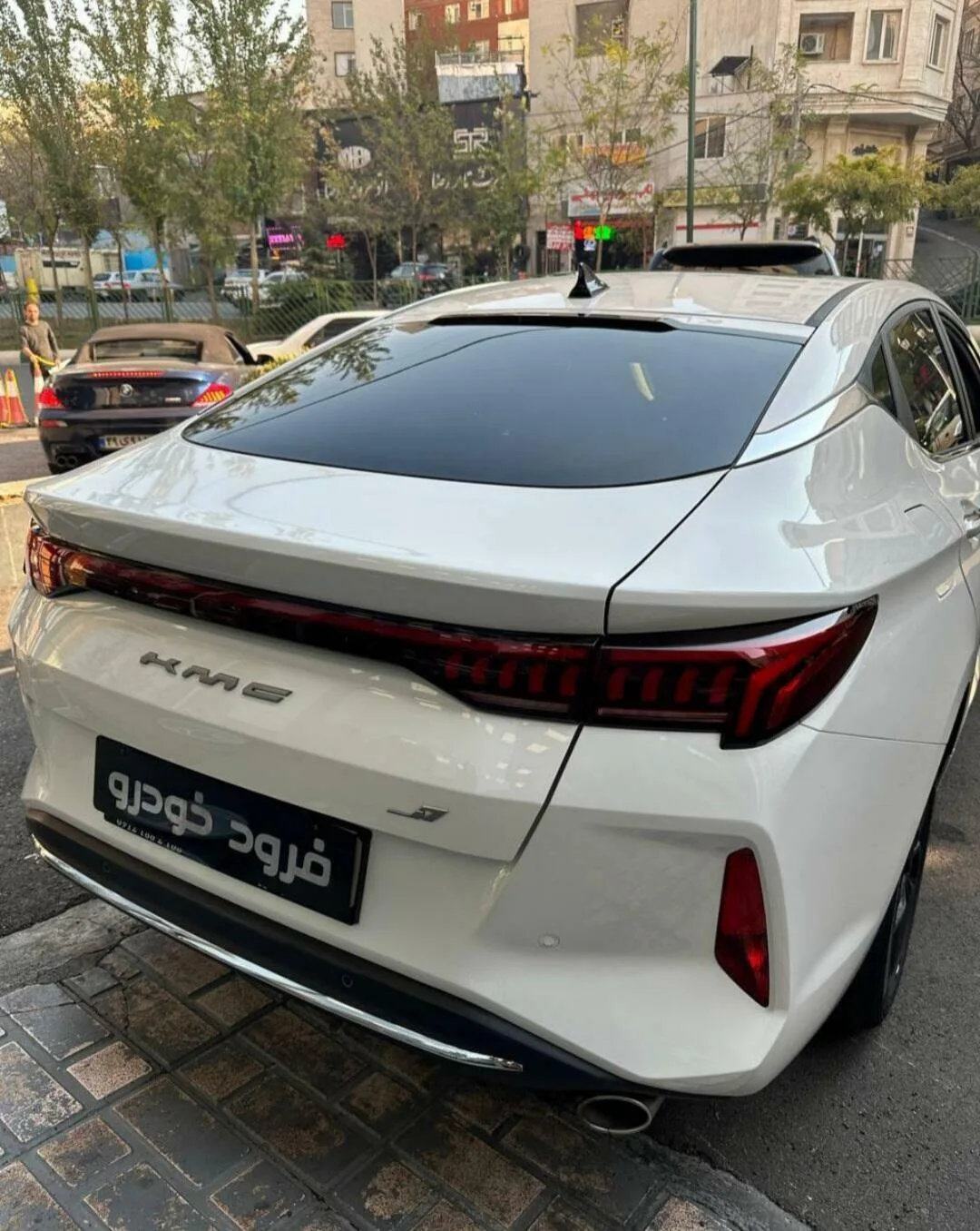 کی ام سی  J7 3
