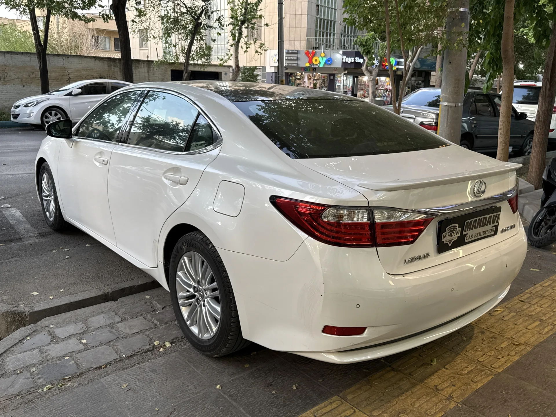 لکسوس  ES 4