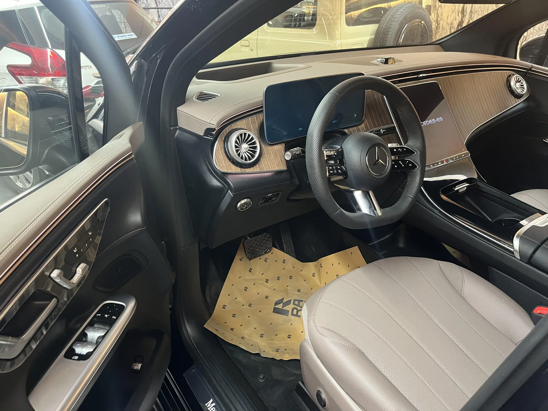 بنز  EQE SUV 3