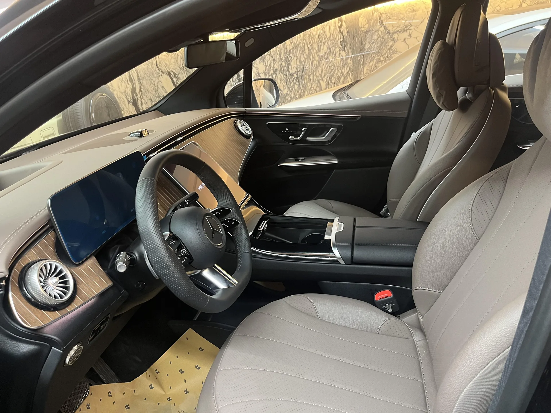 بنز  EQE SUV 5