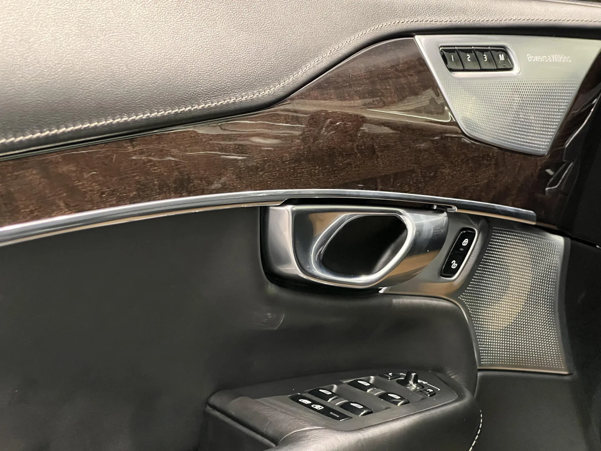 ولوو  XC90 8