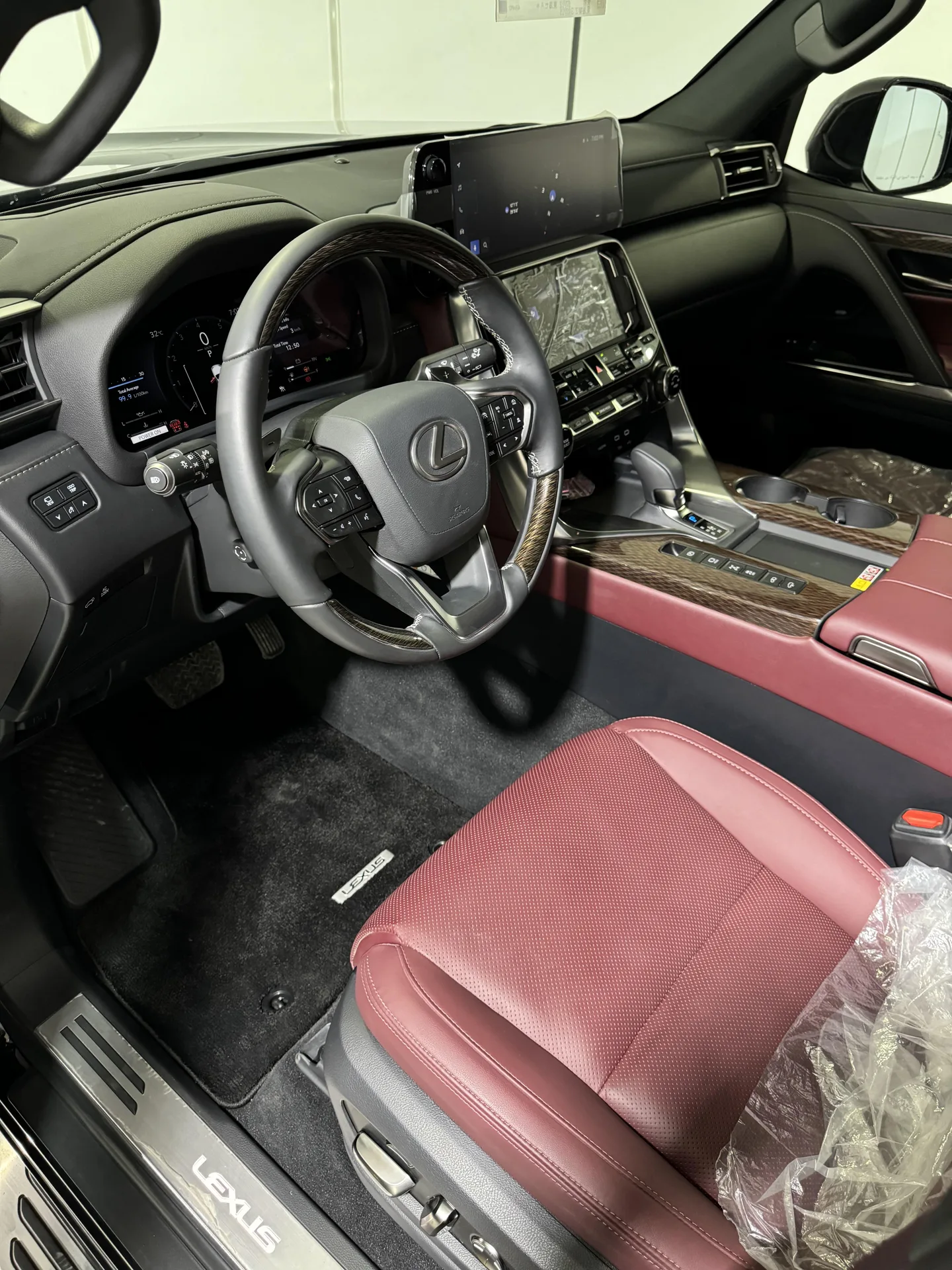 لکسوس  LX 6
