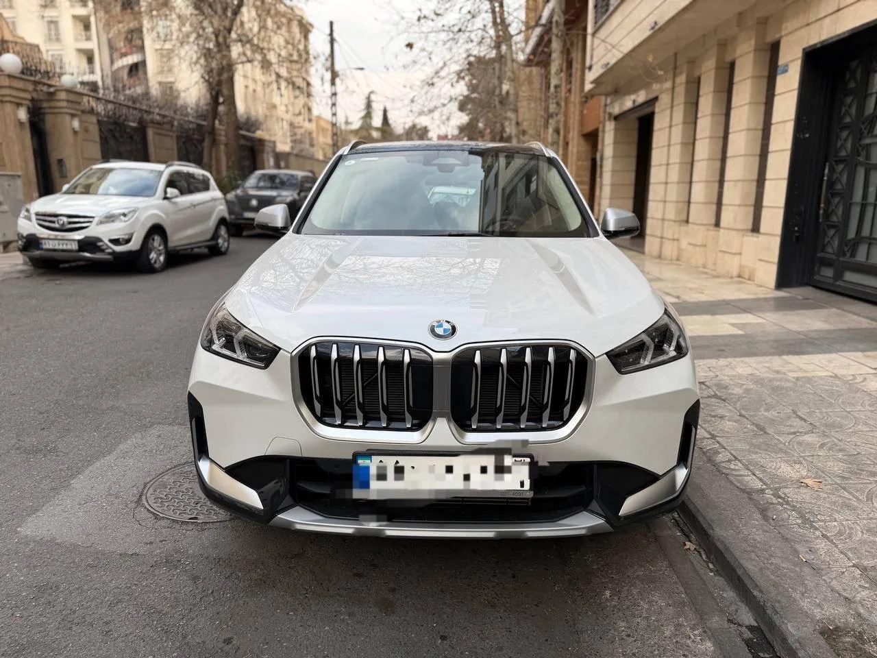 ب ام و X1