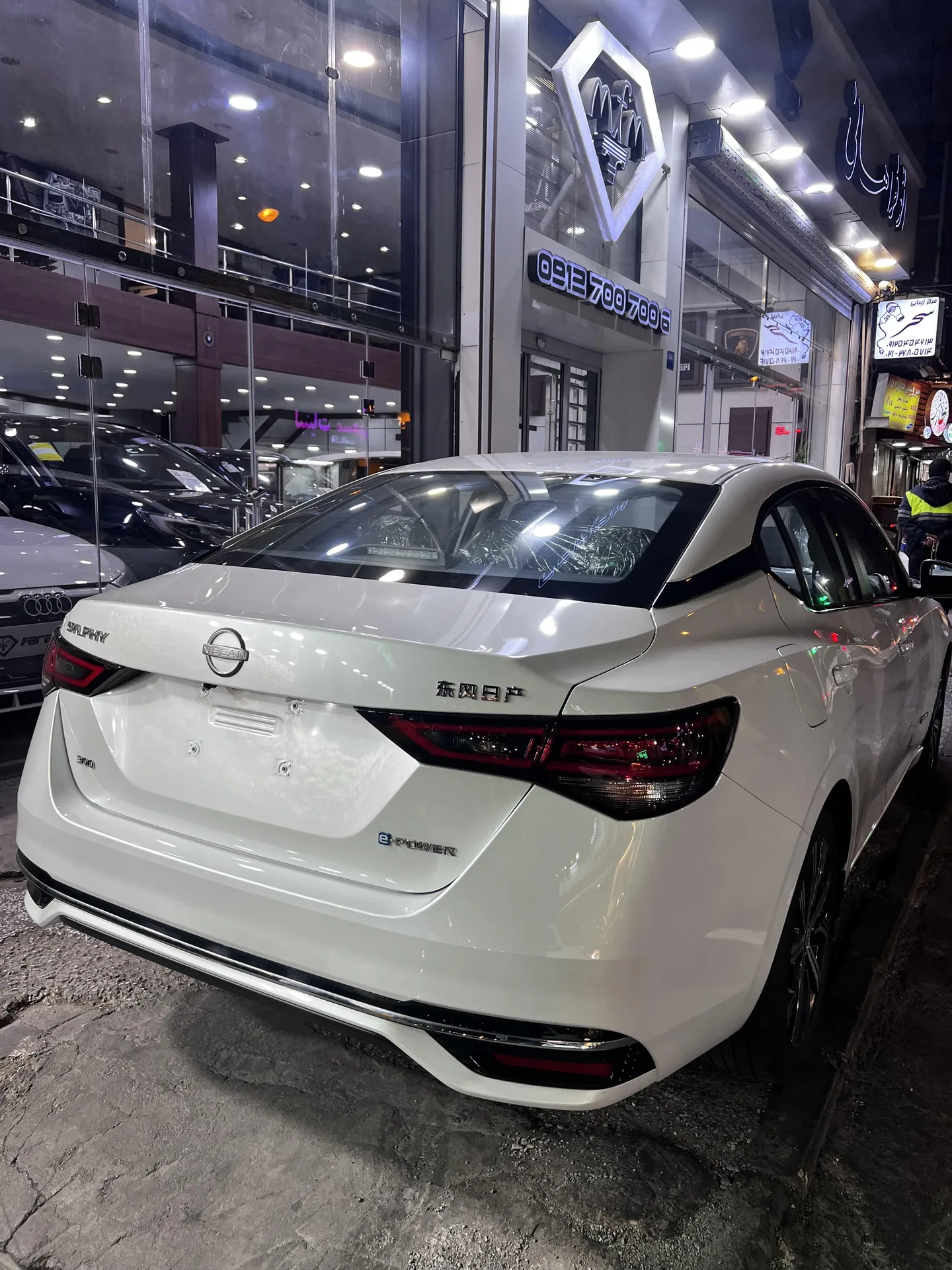 نیسان  سیلفی e-POWER 3