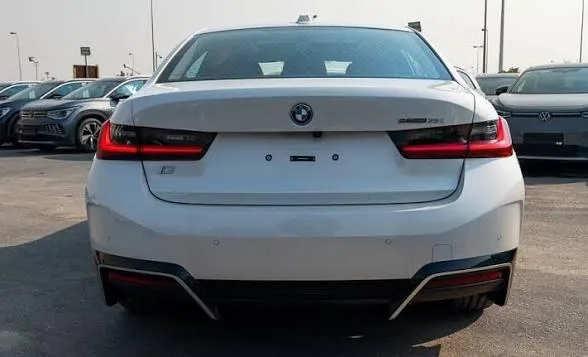 ب ام و  i3 2