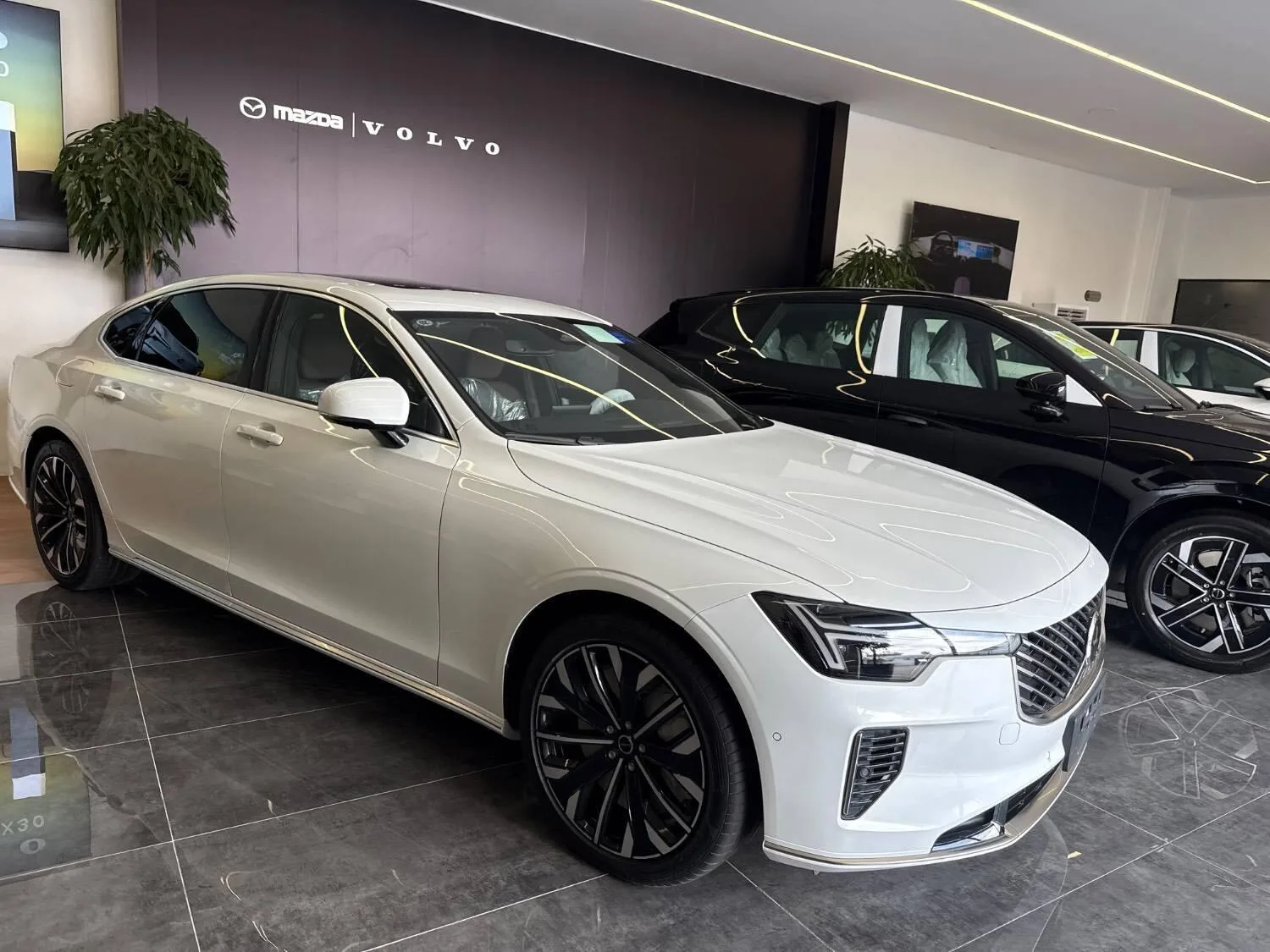ولوو  S90