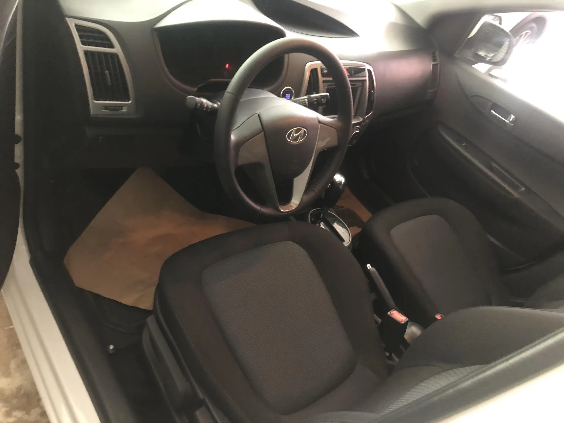 هیوندای  i20 4