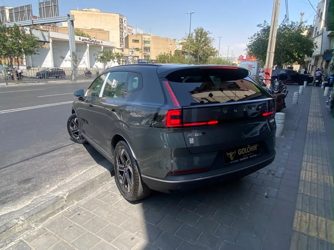 ولوو  XC70 18