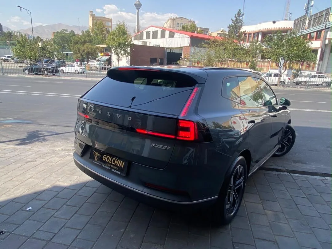 ولوو  XC70 28