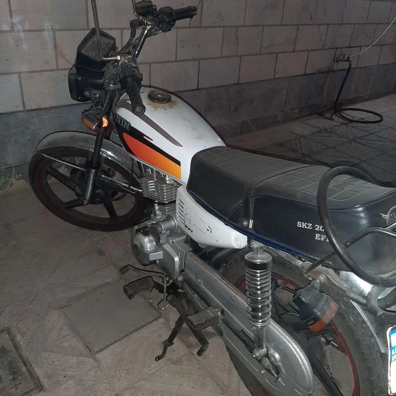 سپهر خودرو  سنین 200 EFI 4