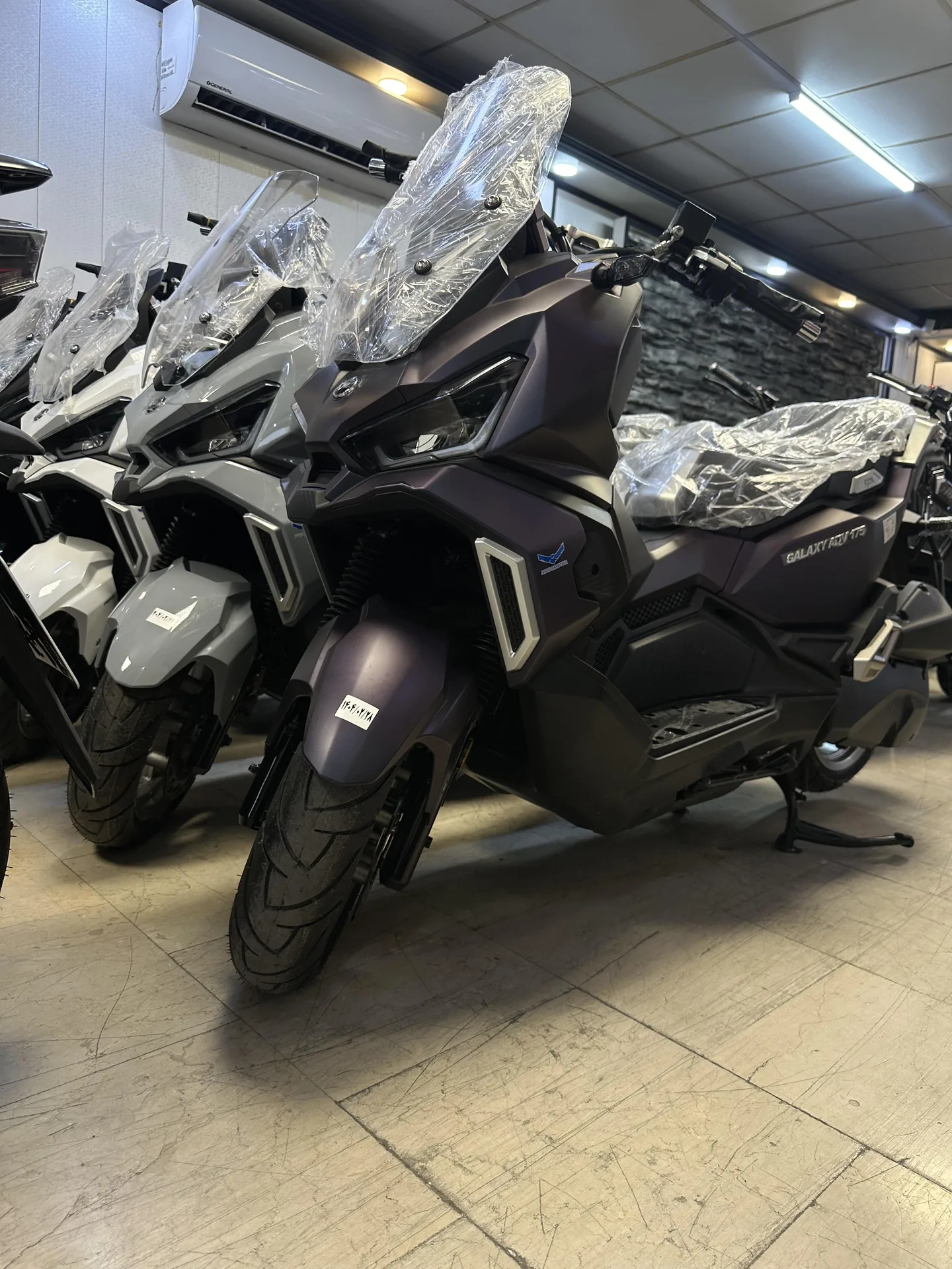 اس وای ام ADV 175