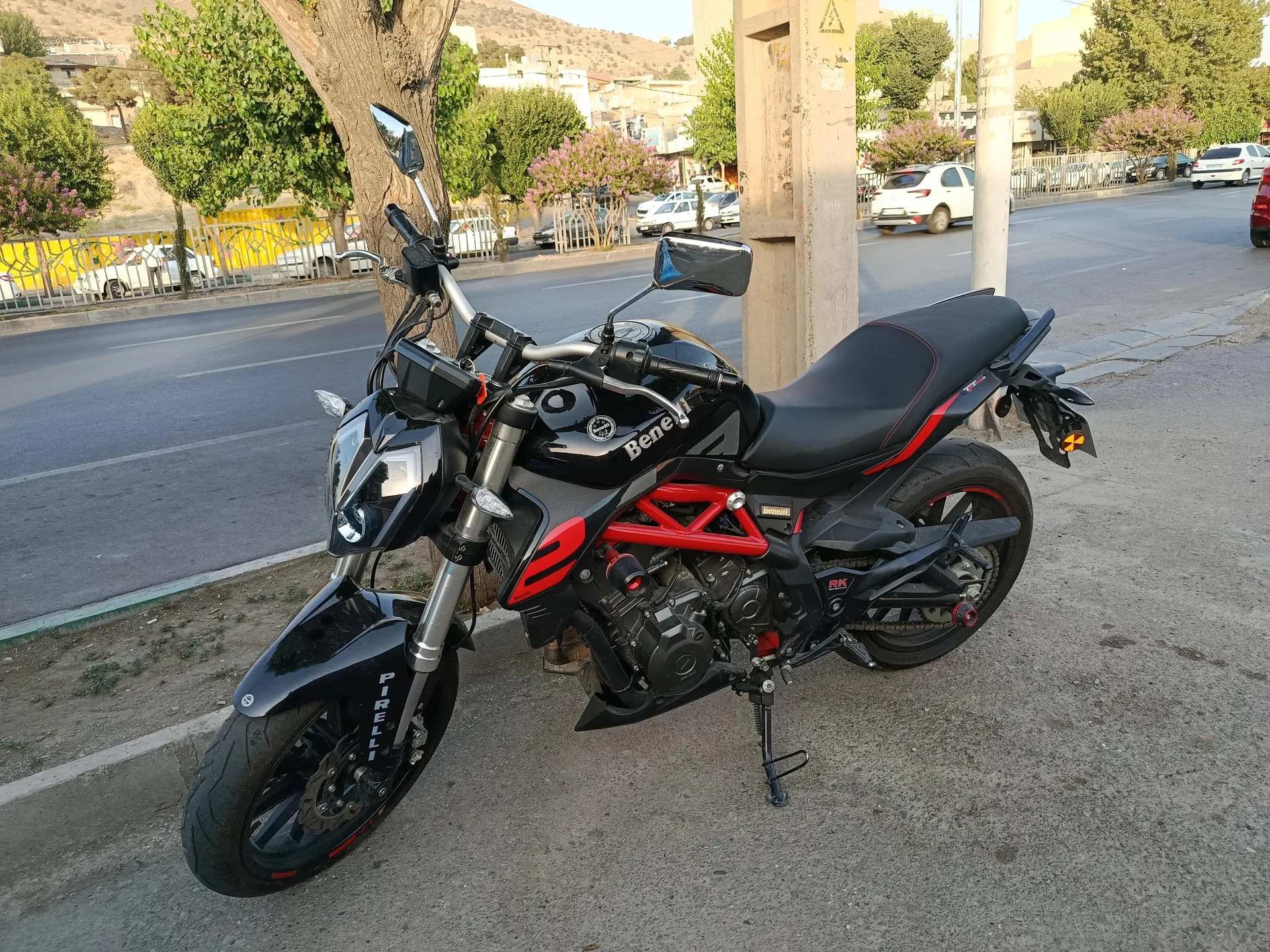بنلی  TNT 300 2