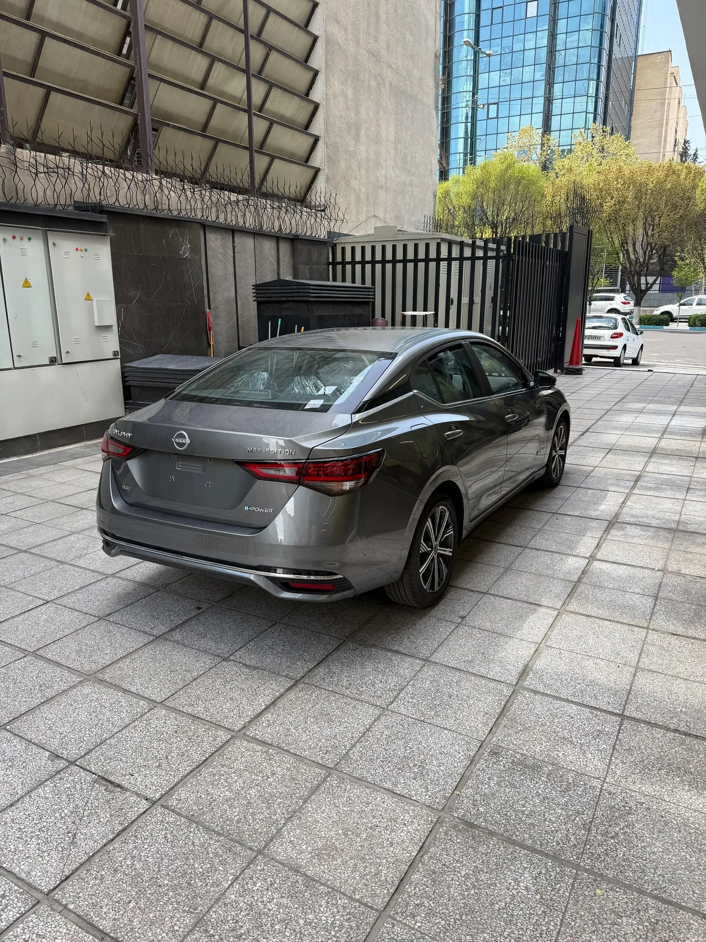 نیسان  سیلفی e-POWER 3
