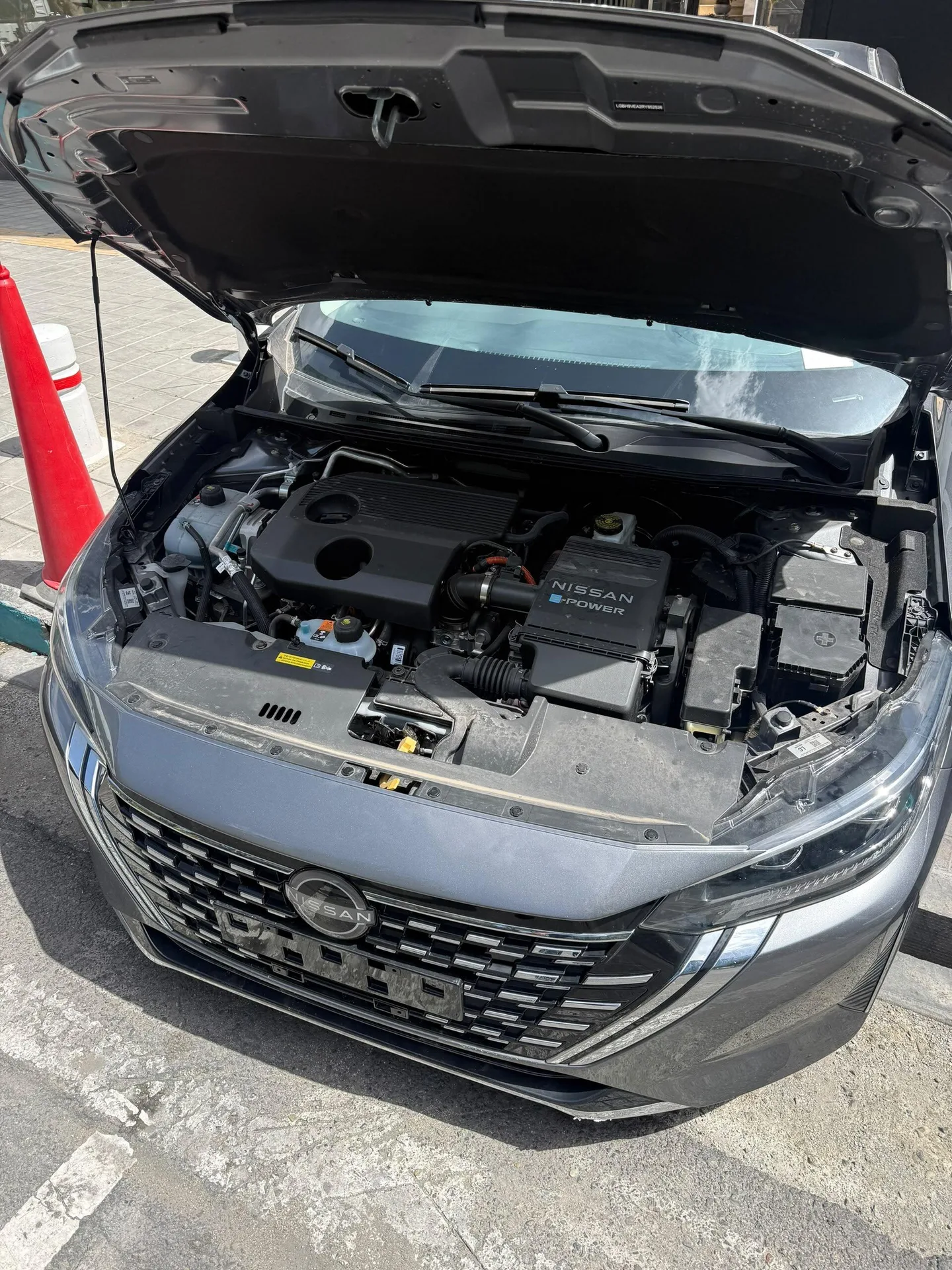 نیسان  سیلفی e-POWER 4