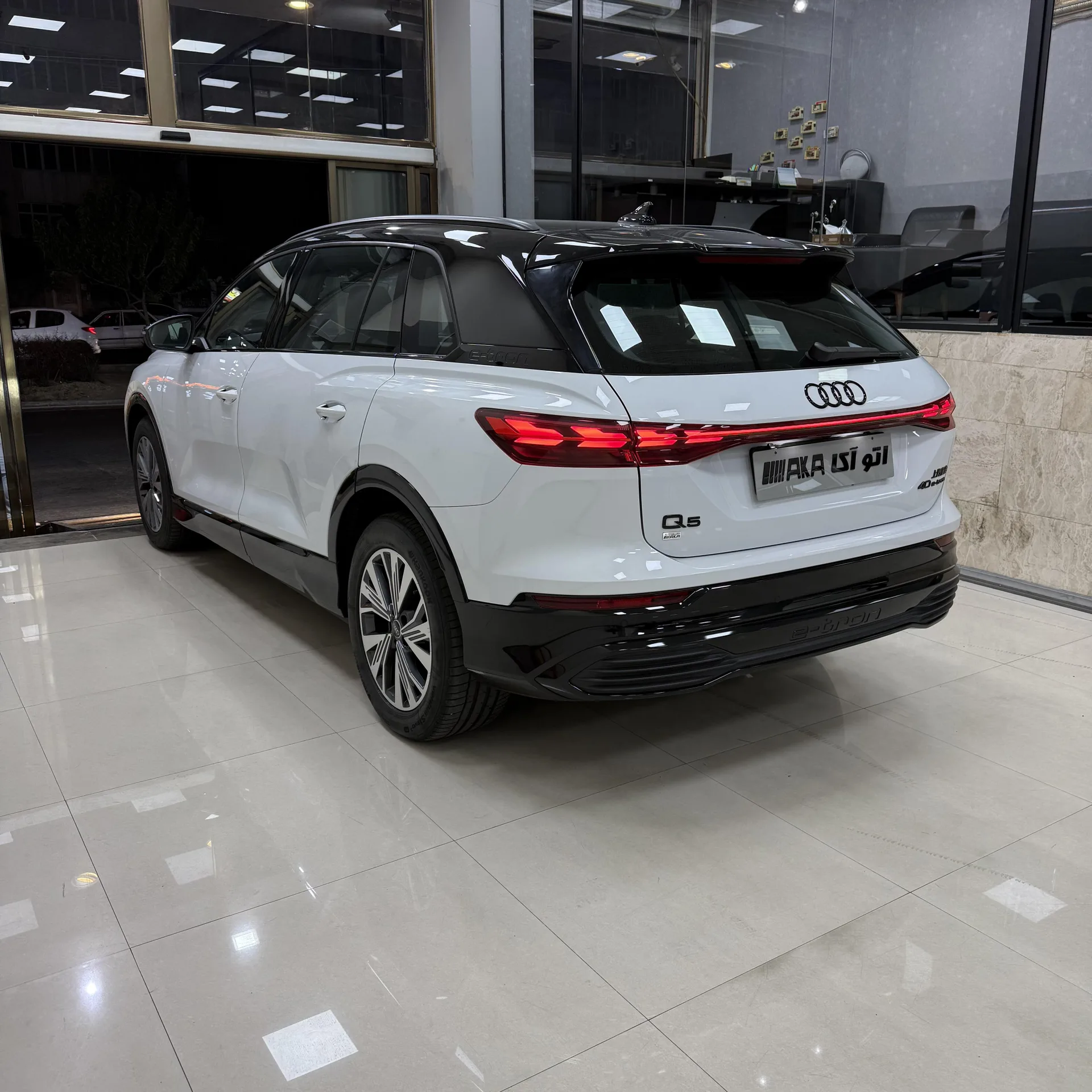 آئودی  Q5 e-tron 4