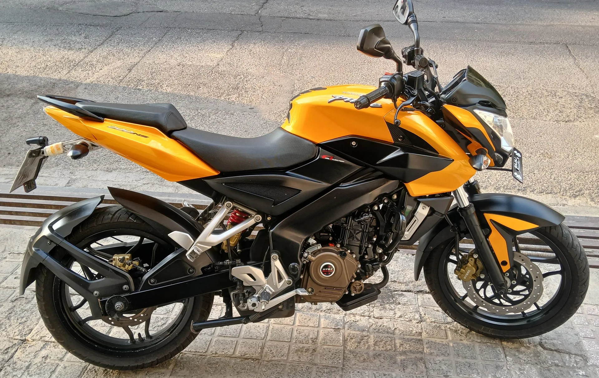 باجاج پالس 200NS