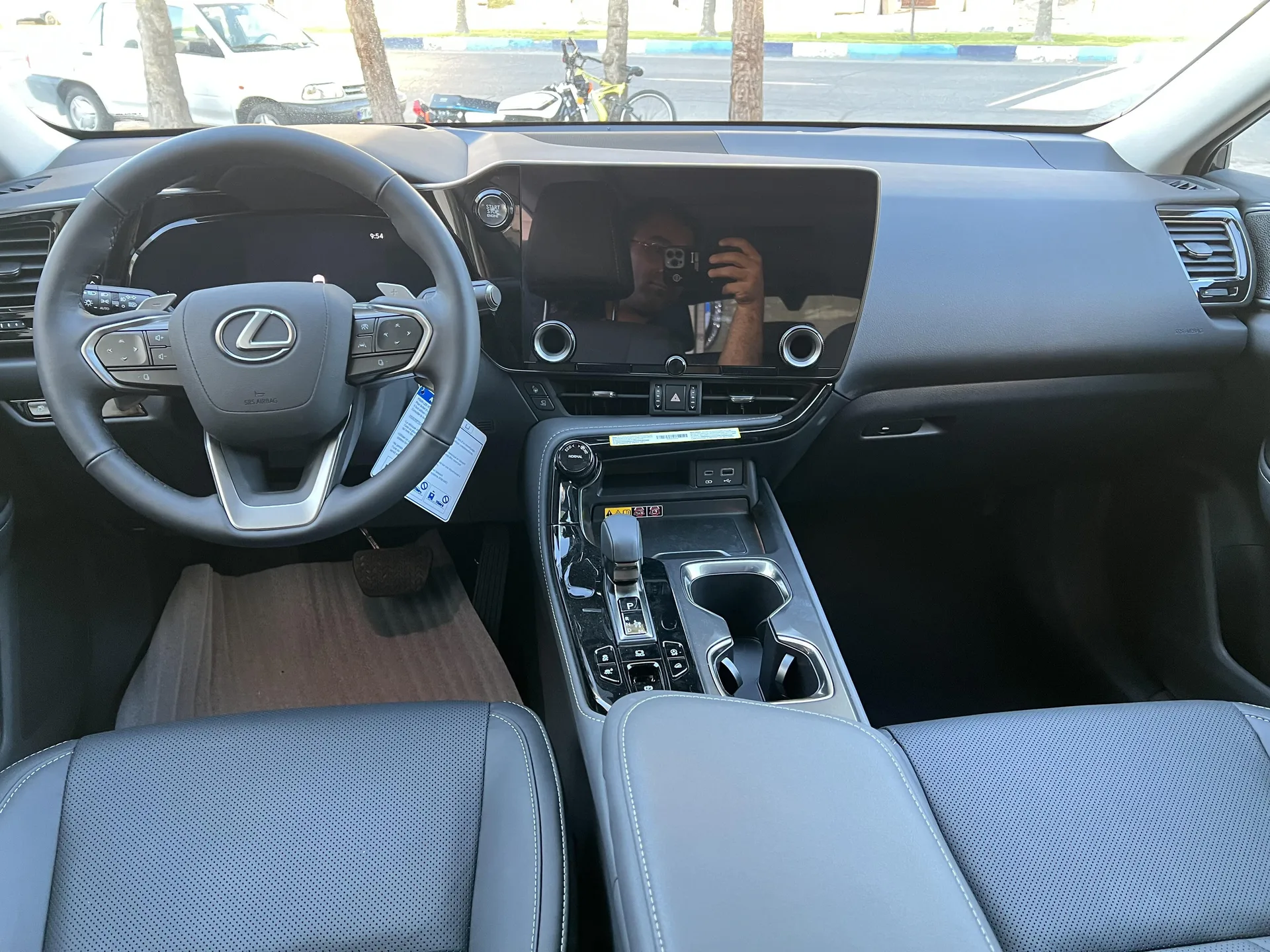 لکسوس  NX 10