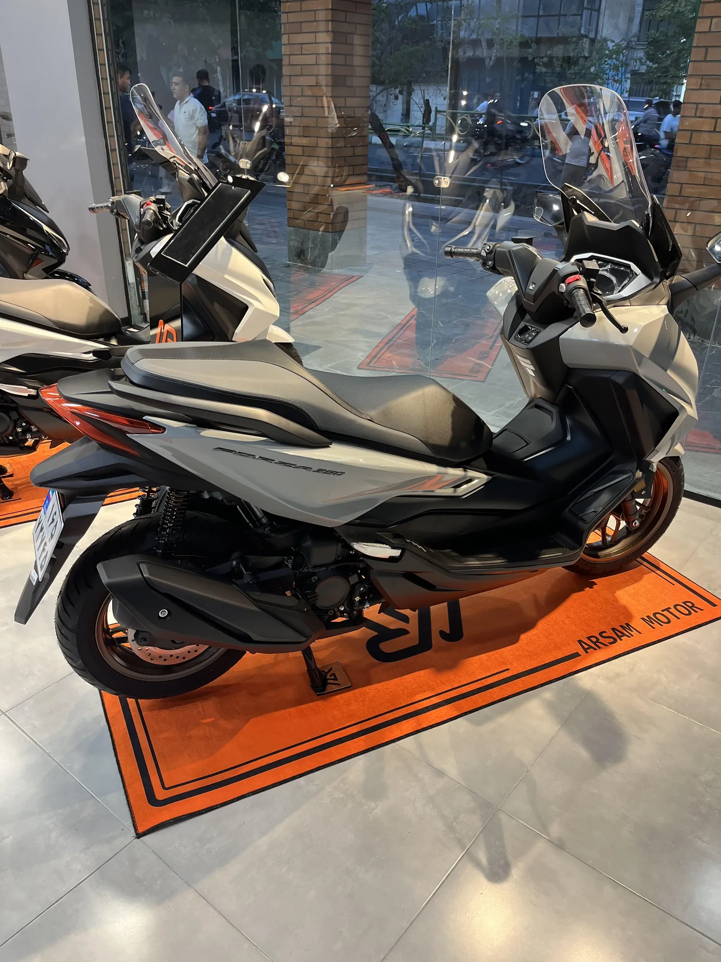 هوندا  فورزا 350 2
