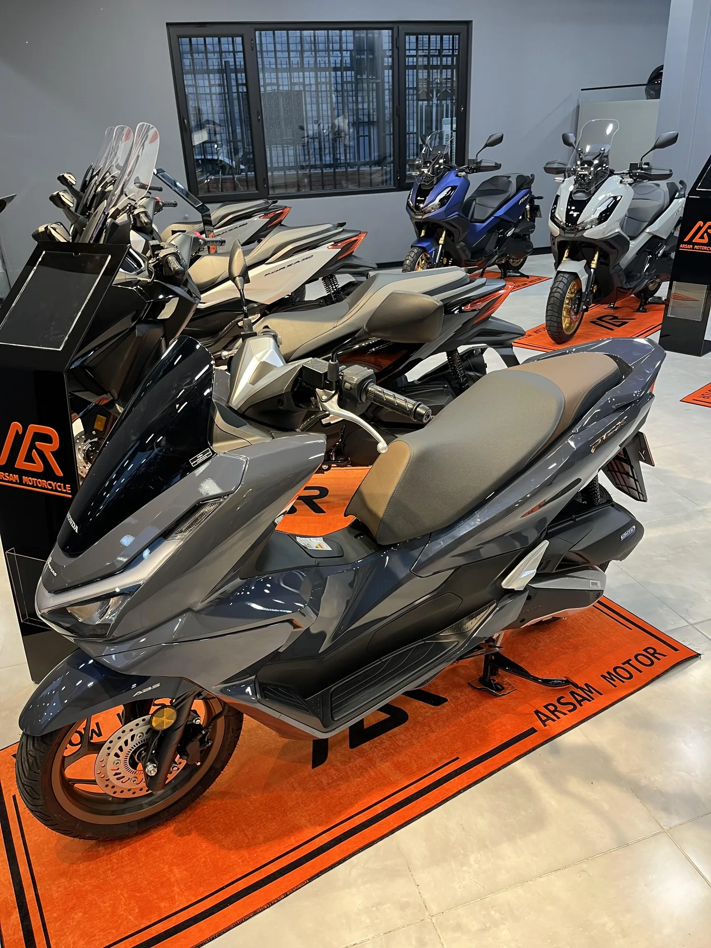 هوندا  فورزا 350 4