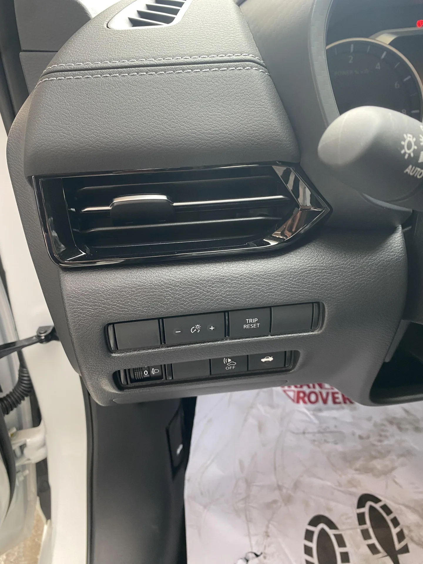 نیسان  سیلفی e-POWER 4
