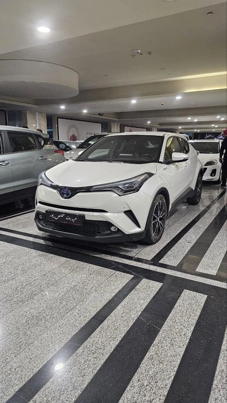 تویوتا  C-HR هیبرید 6