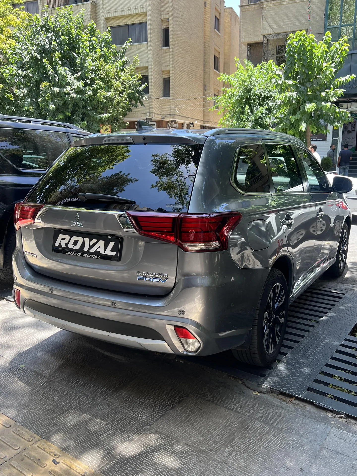 میتسوبیشی  اوتلندر PHEV 5