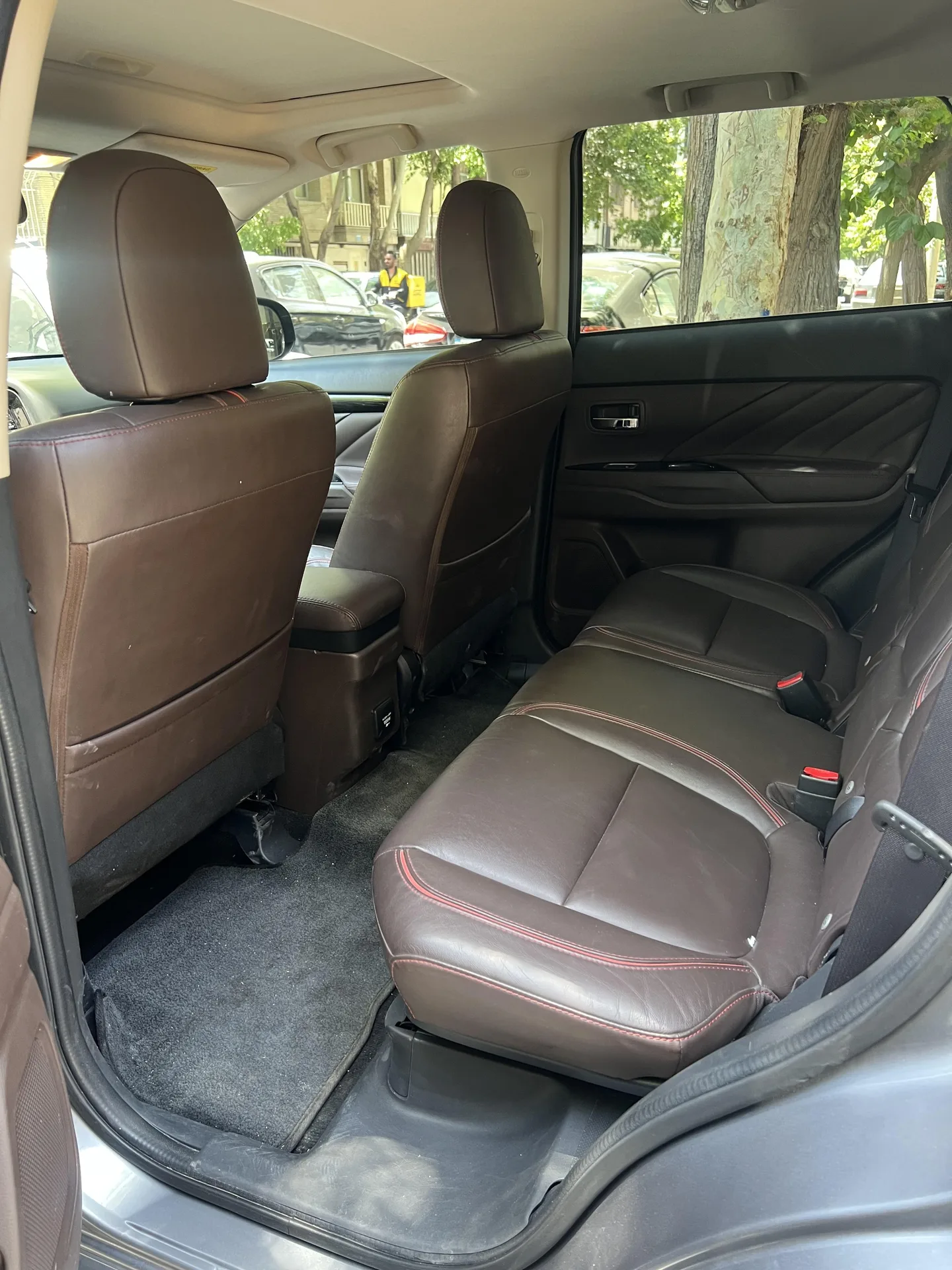 میتسوبیشی  اوتلندر PHEV 8