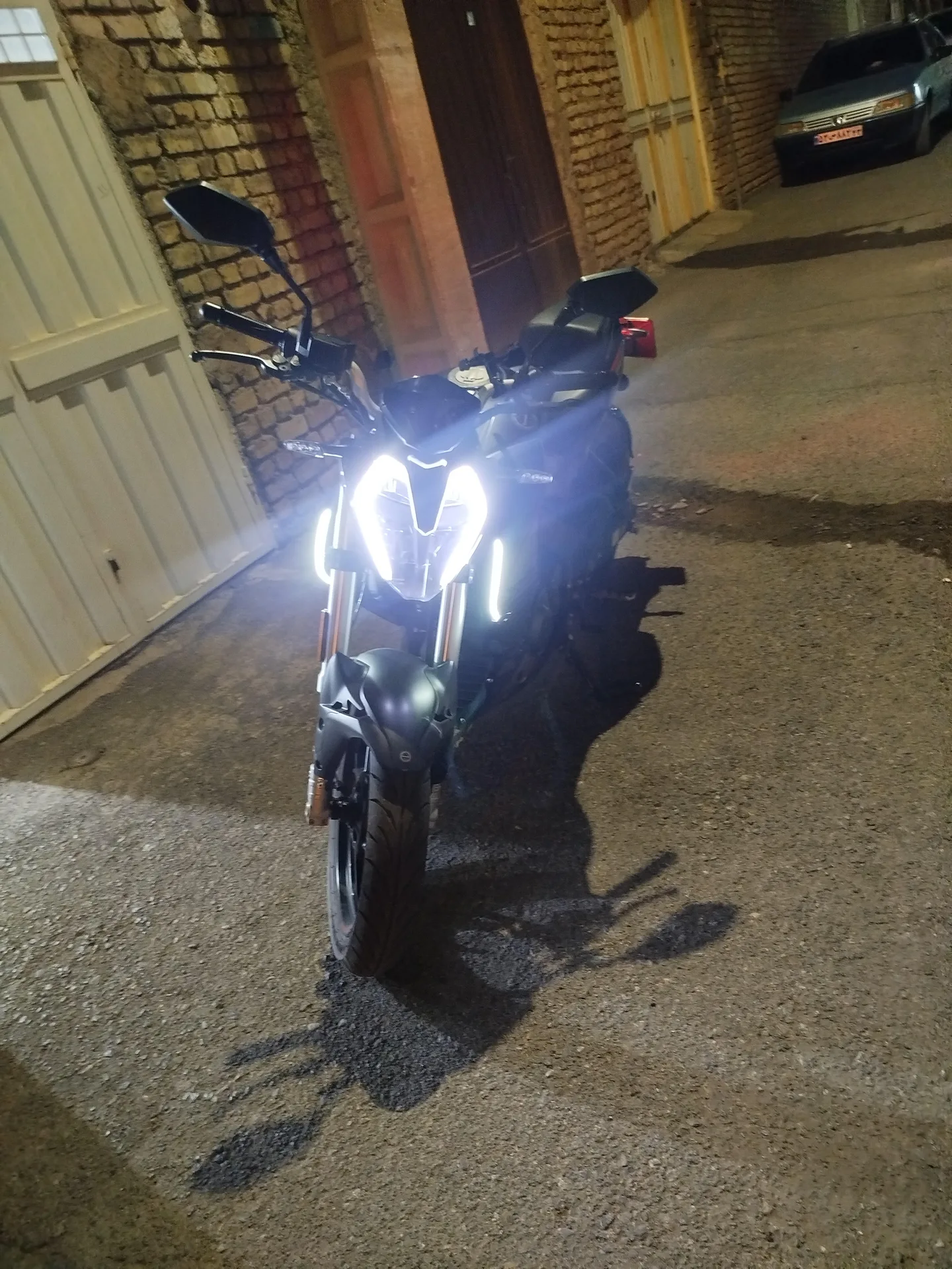بنلی  TNT 180S 2