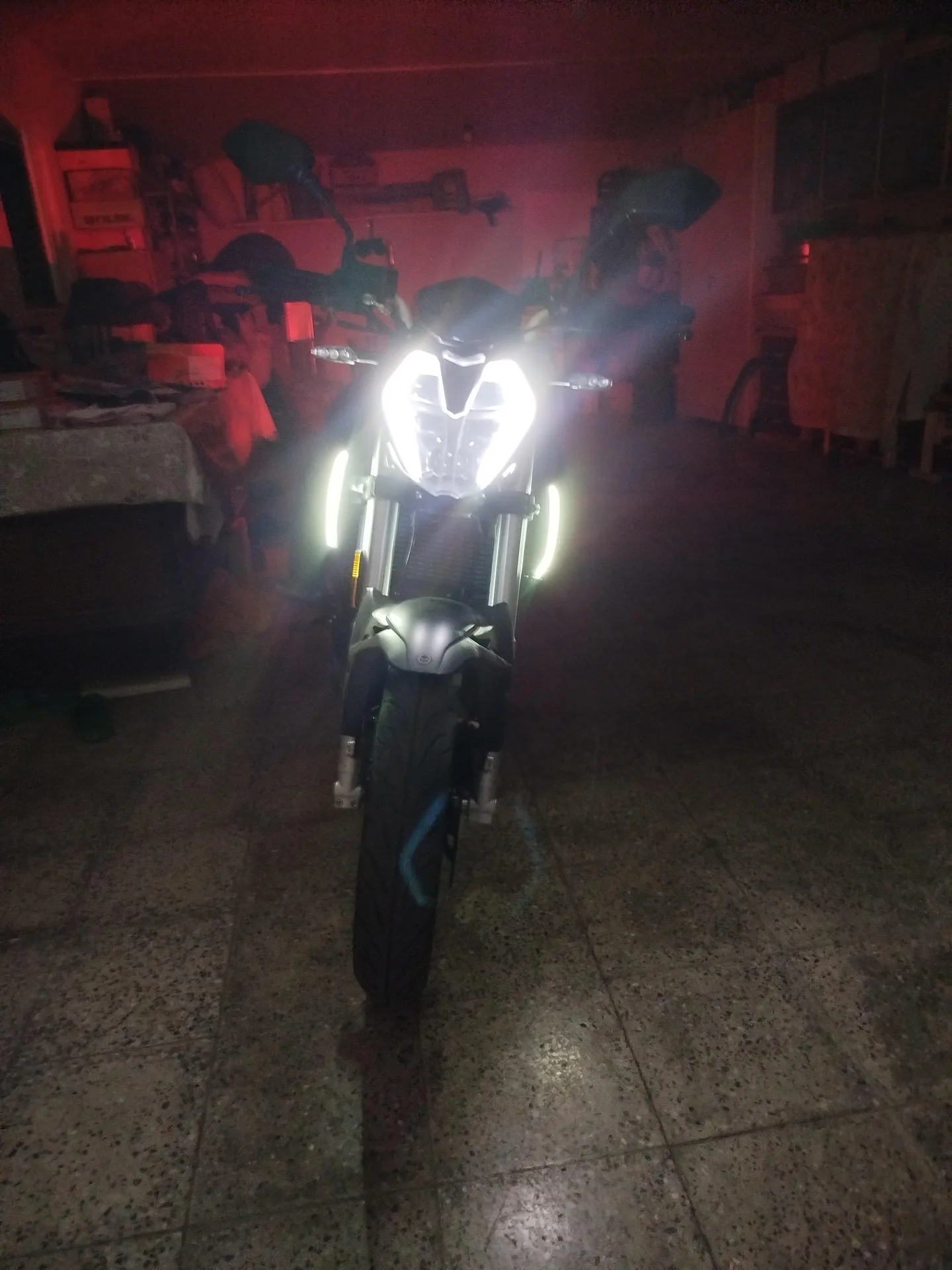 بنلی  TNT 180S 3