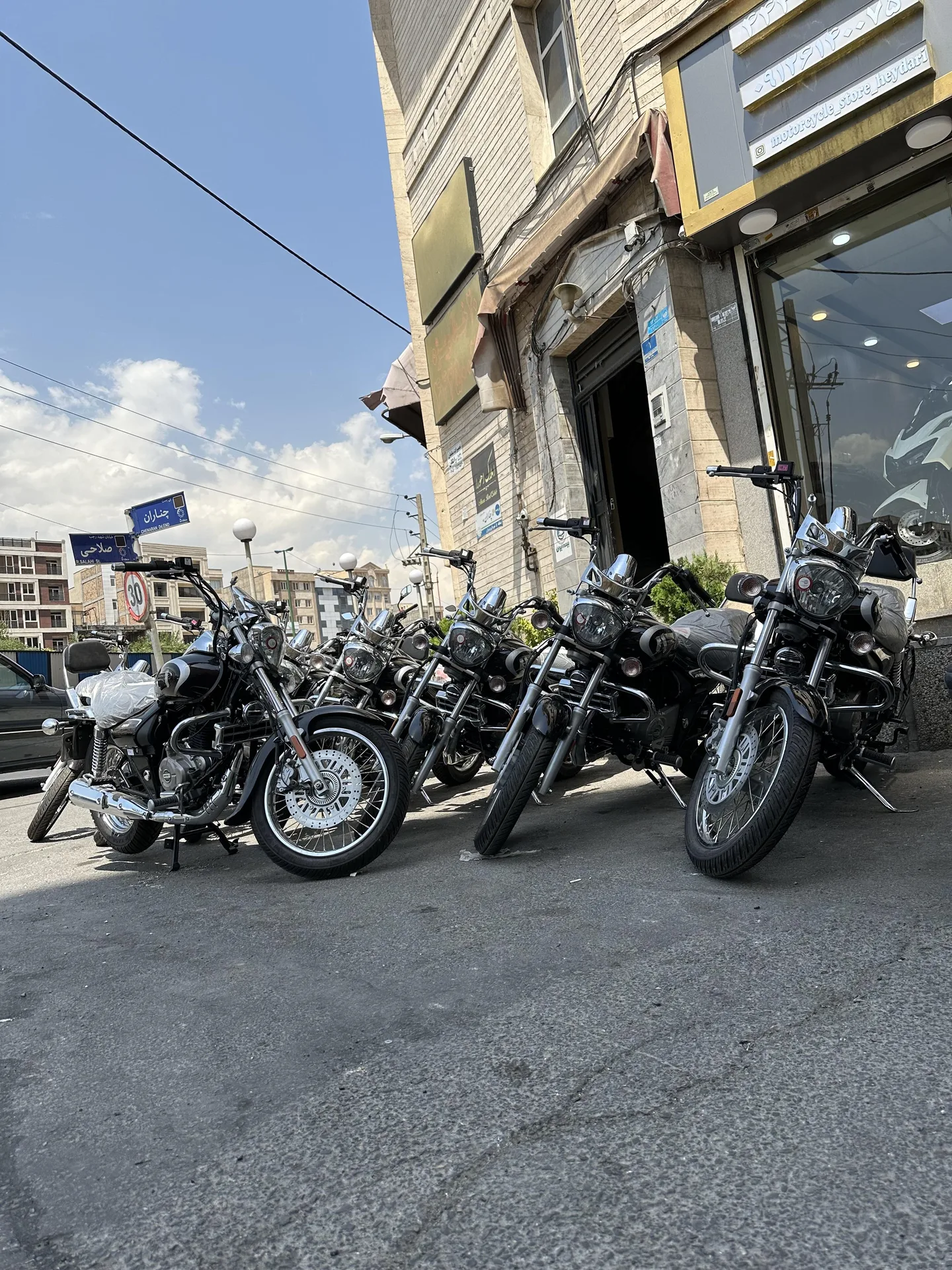 باجاج اونجر 220