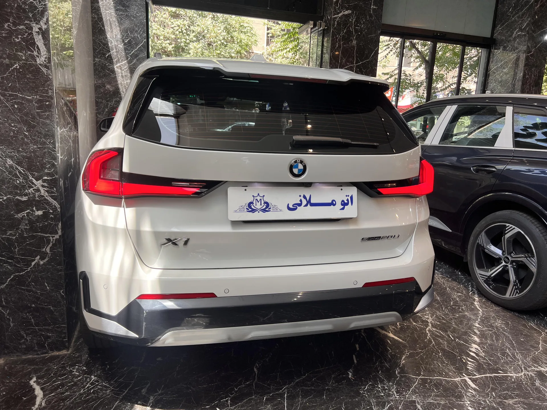 ب ام و  X1 13