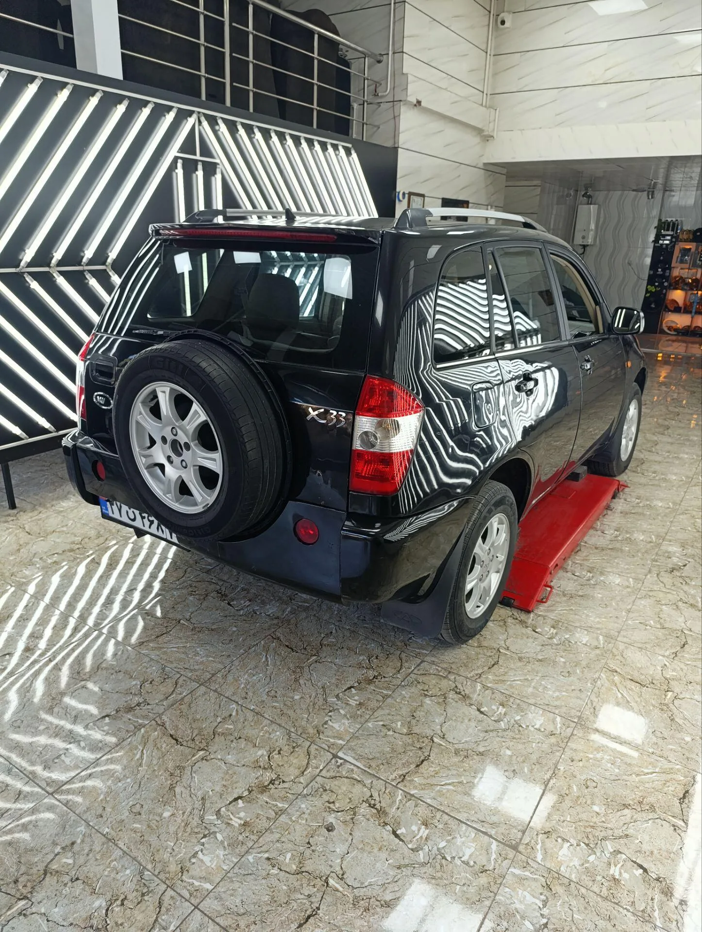 ام وی ام  X33 2