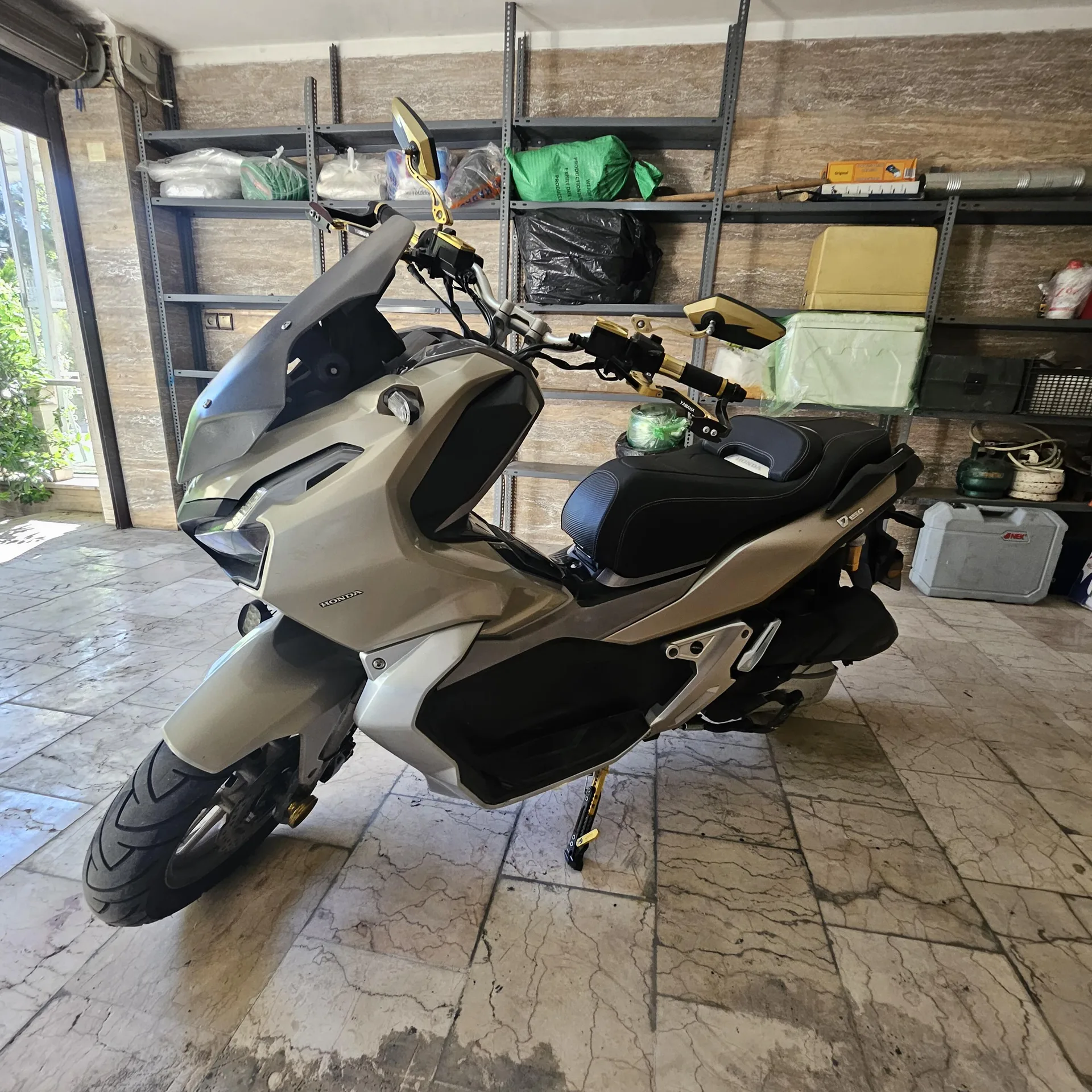 همراه سیکلت ADV 150