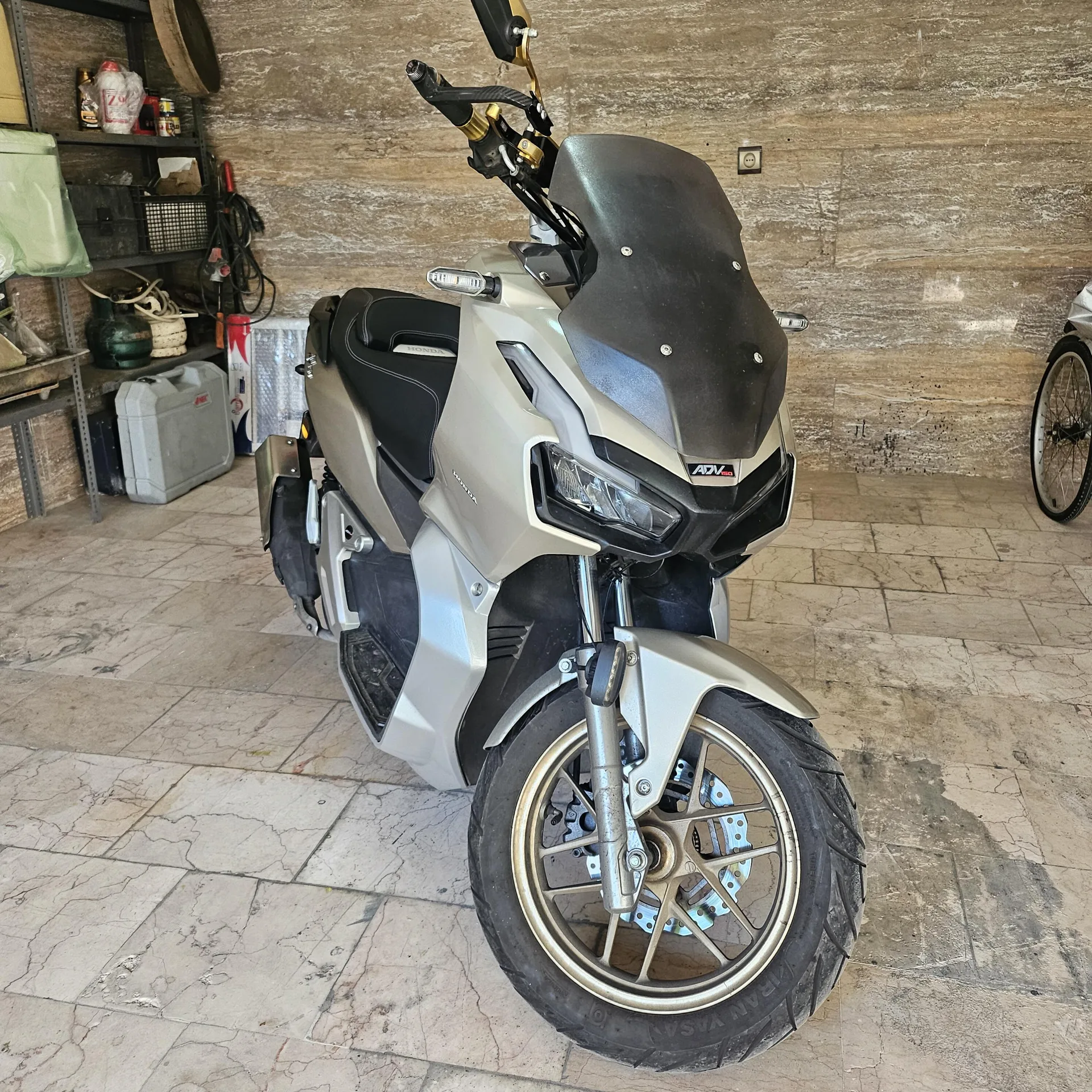 همراه سیکلت  ADV 150 2